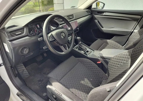 Skoda Superb cena 97899 przebieg: 121247, rok produkcji 2019 z Prudnik małe 562